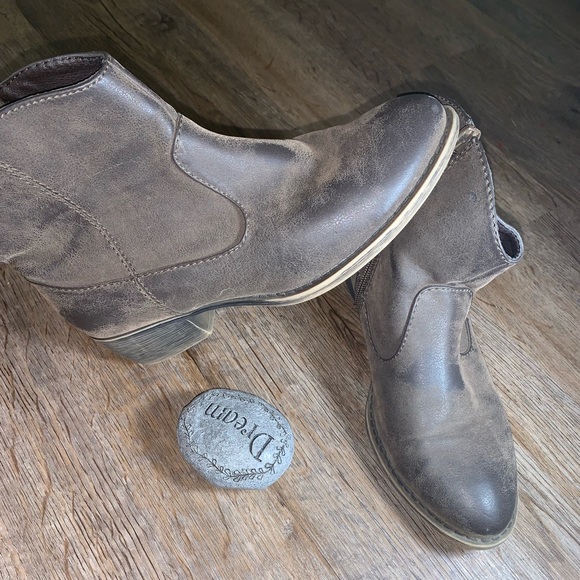 Shoes - Hotcakes boots